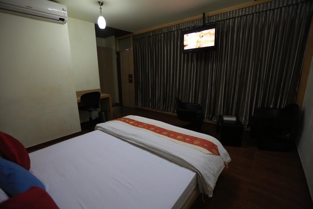 Apollo Sindoori Hotels Limited Bangalore Room photo